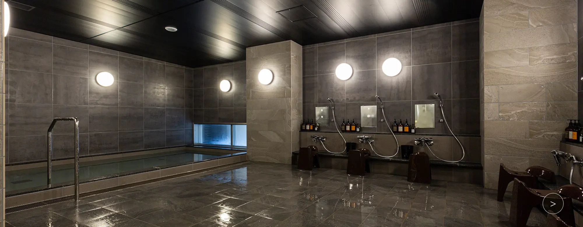 伸展手脚，放松身心的治愈大浴场