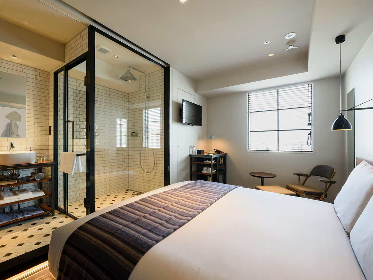 双人（特大床）仅带热带雨林淋浴（禁止吸烟）