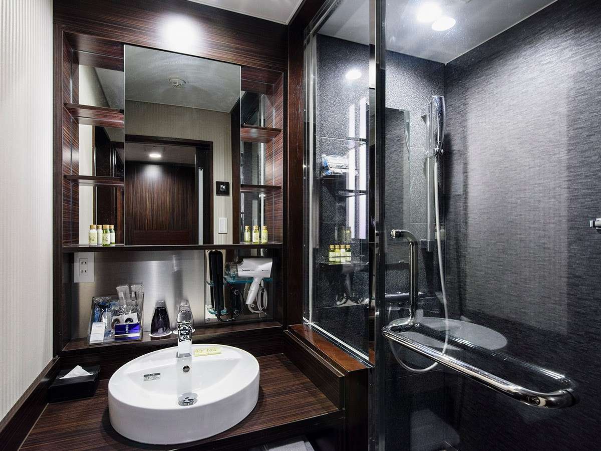 标准双人（仅带淋浴）（禁止吸烟/吸烟）/淋浴间